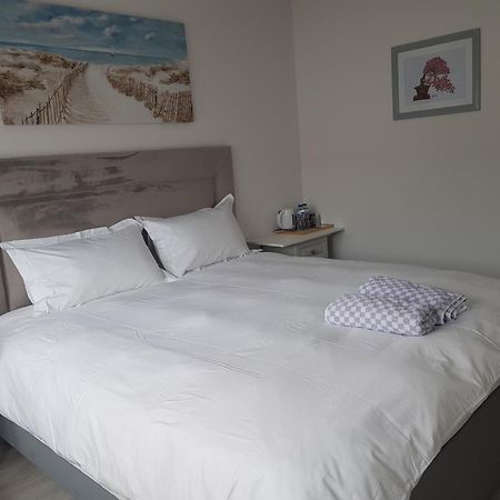 Barnoaks House - Private Room Ensuite Bathroom Homestay Дъблин Екстериор снимка