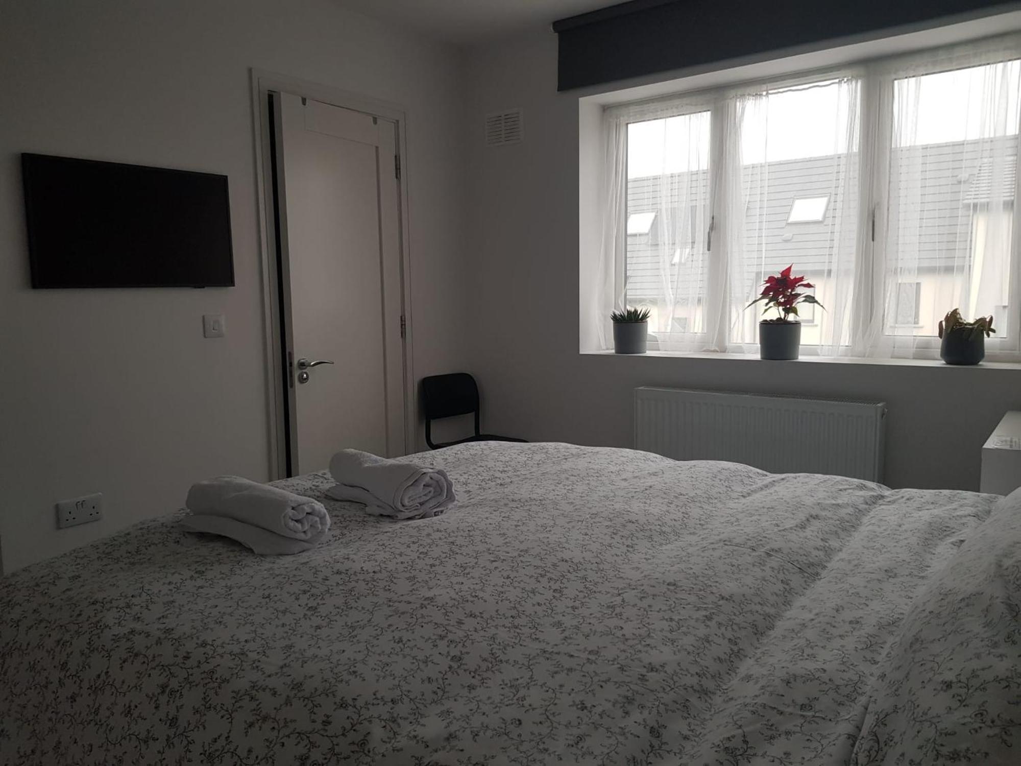 Barnoaks House - Private Room Ensuite Bathroom Homestay Дъблин Екстериор снимка
