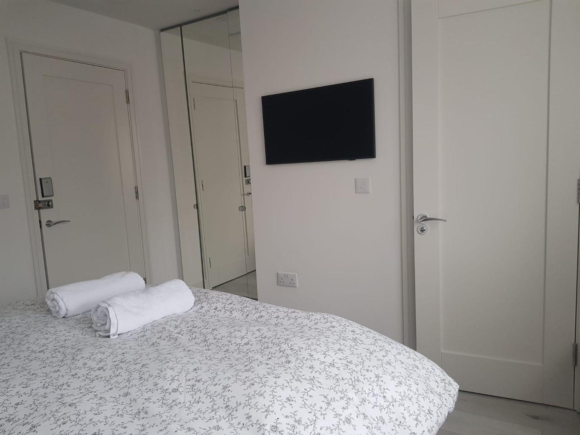 Barnoaks House - Private Room Ensuite Bathroom Homestay Дъблин Екстериор снимка